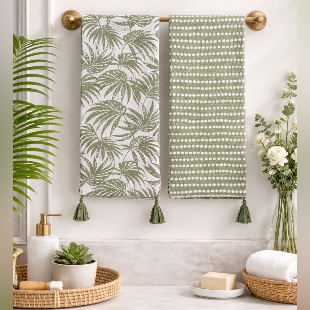 Boutique Set of 2 Sage Green Tropical Palm Print Tassel Hand Towels NWT